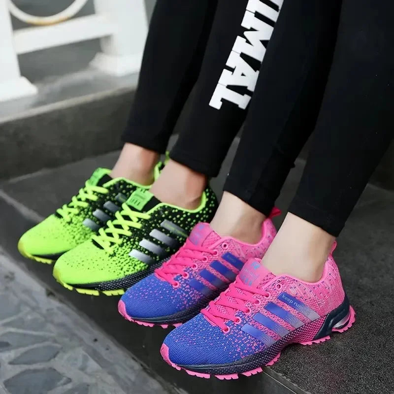 Sneakers da uomo dal design street accattivante e impattante, con abbinamento cromatico unico, traspiranti, comode e antiscivolo, ideali per camminare