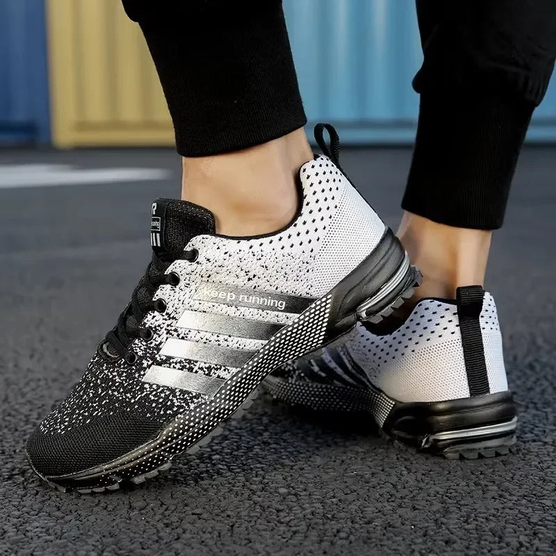 Sneakers da uomo dal design street accattivante e impattante, con abbinamento cromatico unico, traspiranti, comode e antiscivolo, ideali per camminare